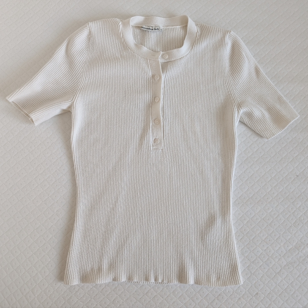 Abercrombie & Fitch White Ribbed Knit Top, Front buttons, Short sleeves,  size L